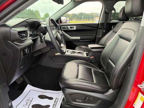 Used 2024 Ford Explorer XLT w/ Equipment Group 202A AWD/4WD image 15