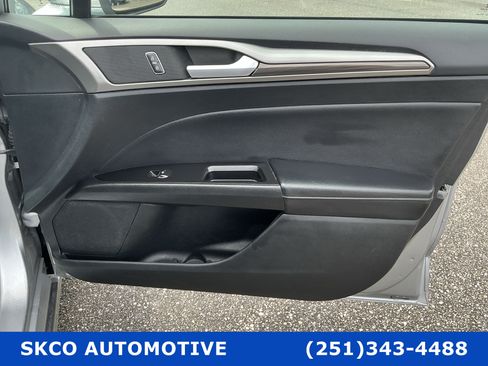 Used 2020 Ford Fusion SEL FWD image 12