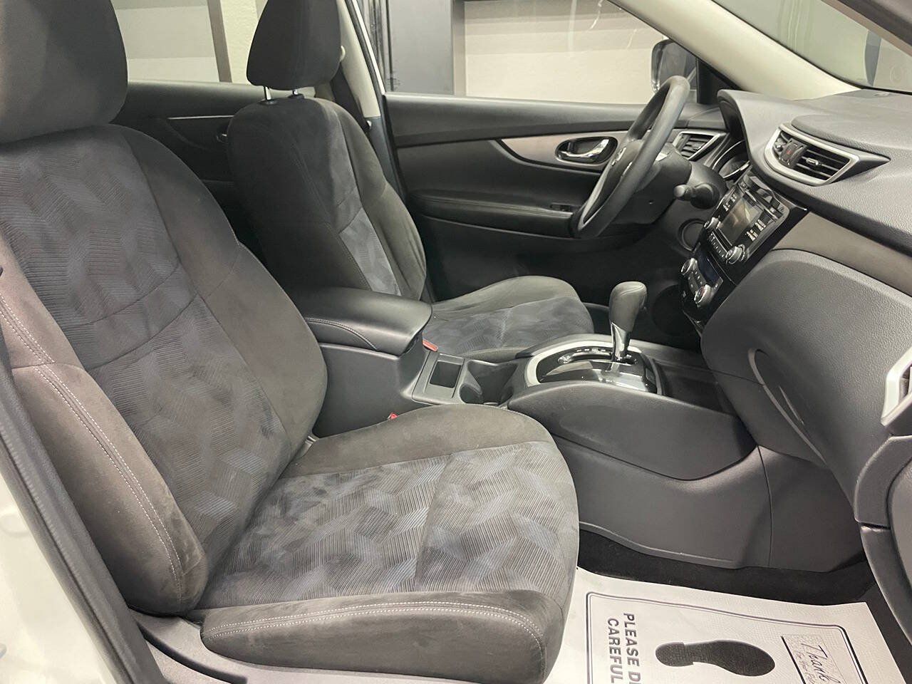 Used 2015 Nissan Rogue SV FWD image 21