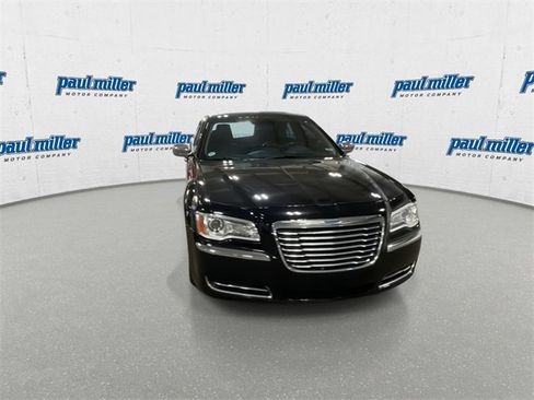 Used 2013 Chrysler 300 image 3