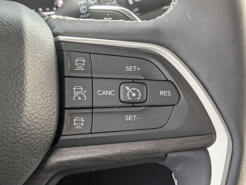 Used 2023 Jeep Grand Cherokee L Limited AWD/4WD image 18