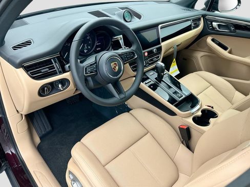 Used 2026 Porsche Macan AWD/4WD image 4