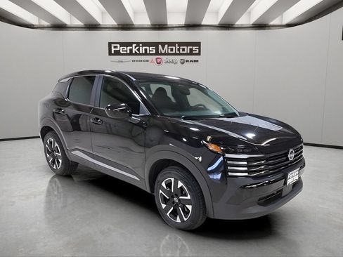Used 2025 Nissan Kicks SV AWD/4WD image 3