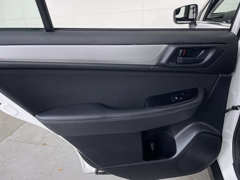 Used 2019 Subaru Outback 2.5i AWD/4WD image 18