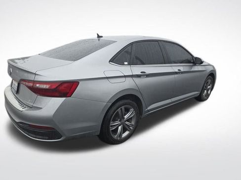 Used 2023 Volkswagen Jetta SE image 7