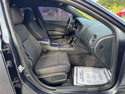 Used 2018 Dodge Charger SXT RWD image 18