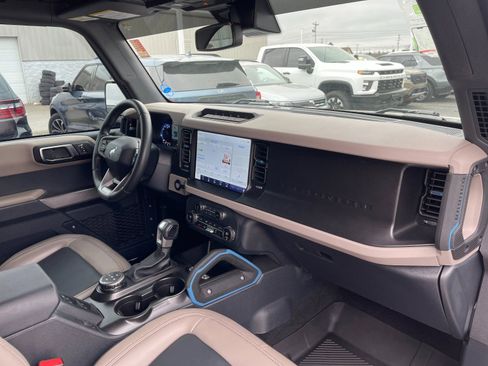 Used 2023 Ford Bronco Wildtrak image 18