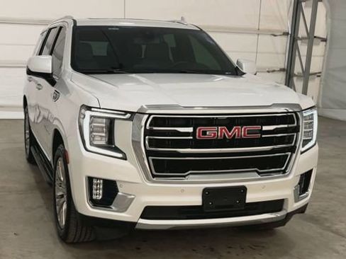 Used 2022 GMC Yukon SLT w/ SLT Premium Package image 3