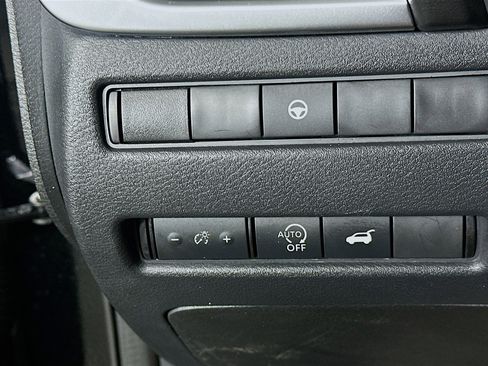 Used 2023 Nissan Rogue SV w/ SV Premium B Package FWD image 16