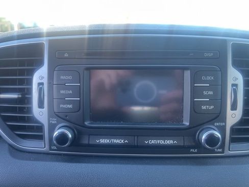 Used 2019 Kia Sportage LX image 9