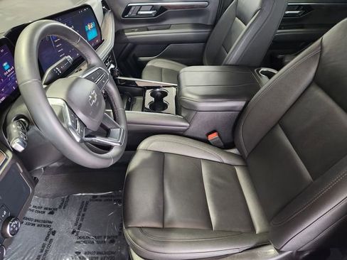 Used 2025 Chevrolet Tahoe Z71 AWD/4WD image 4