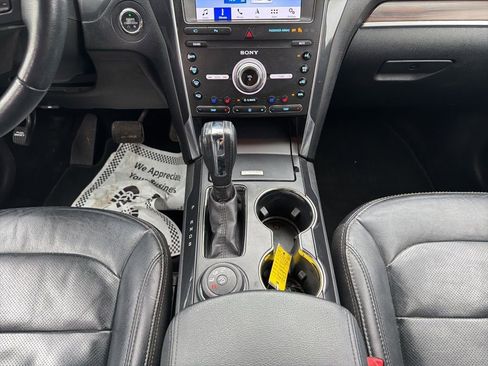 Used 2019 Ford Explorer Limited image 16