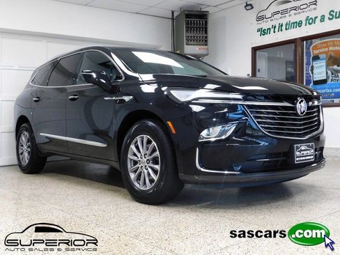 Used 2024 Buick Enclave Essence image 1