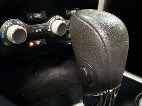 Used 2017 Nissan Pathfinder S image 18