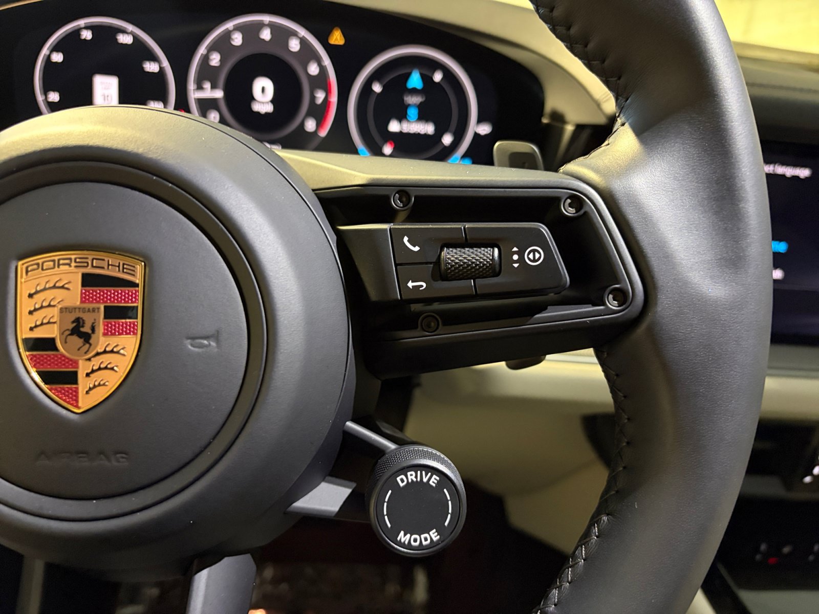 Certified 2026 Porsche Cayenne AWD/4WD image 38