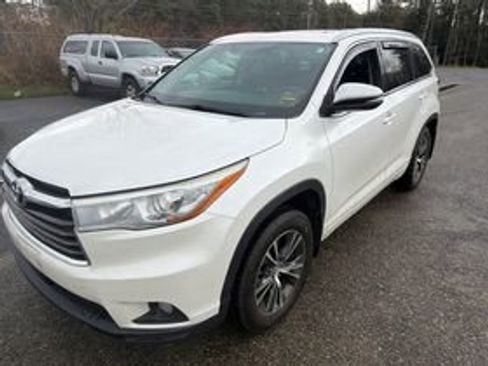 Used 2016 Toyota Highlander XLE AWD/4WD image 1