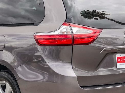 Used 2015 Toyota Sienna LE FWD image 7