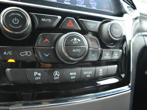 Used 2019 Jeep Grand Cherokee Limited RWD image 28