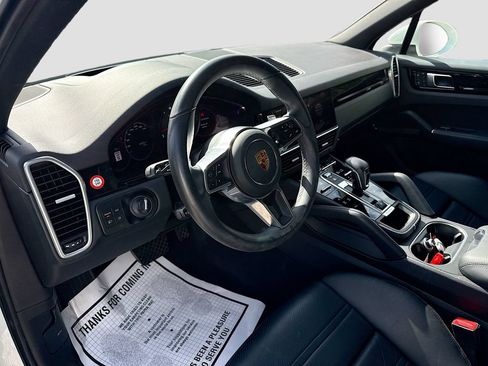 Used 2023 Porsche Cayenne AWD/4WD image 10