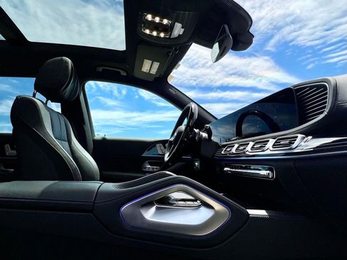 Certified 2025 Mercedes-Benz GLS 580 4MATIC image 19