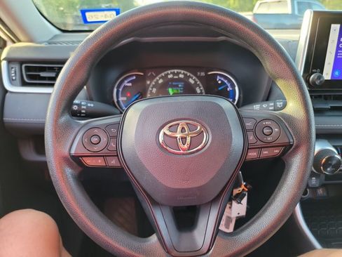 Used 2023 Toyota RAV4 LE AWD/4WD image 17