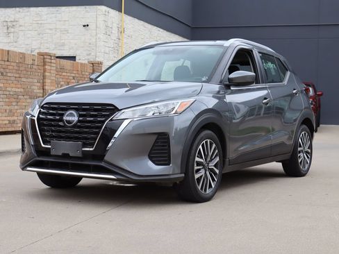Used 2022 Nissan Kicks SV FWD image 2