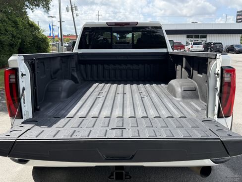 Used 2024 GMC Sierra 3500 Denali w/ Denali Reserve Package AWD/4WD image 4
