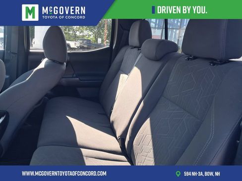 Used 2018 Toyota Tacoma TRD Sport AWD/4WD image 16