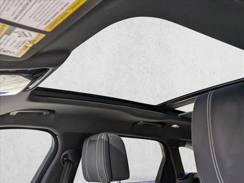 Used 2018 Land Rover Range Rover Velar R-Dynamic HSE image 16