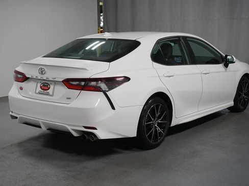 Used 2021 Toyota Camry SE FWD image 8