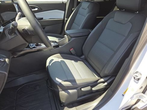 New 2026 Chevrolet Trax LT w/ Driver Confidence Package FWD image 31