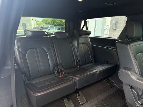 Used 2022 Ford Expedition Max Limited AWD/4WD image 28