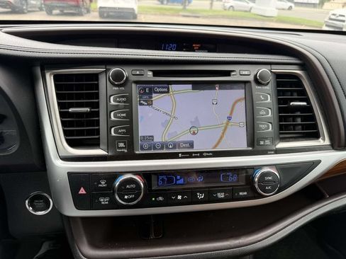 Used 2018 Toyota Highlander Limited Platinum AWD/4WD image 15