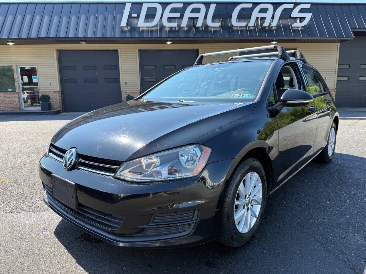 Used 2016 Volkswagen Golf S FWD image 1