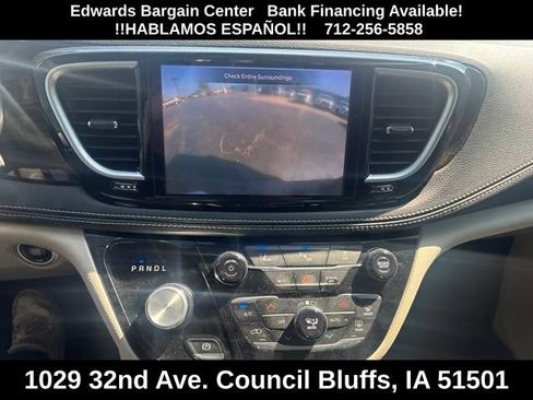 Used 2023 Chrysler Pacifica Limited FWD image 23