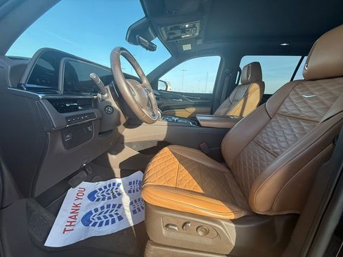 Used 2023 Cadillac Escalade ESV Premium Luxury image 29