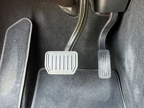 Used 2023 Tesla Model Y Long Range AWD/4WD image 25