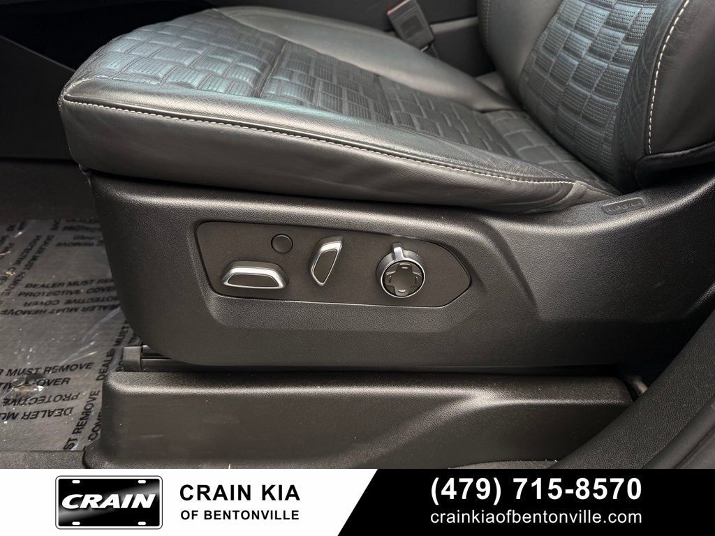 Used 2023 Cadillac Escalade Premium Luxury Platinum w/ LPO, Floor Liner Package AWD/4WD image 11
