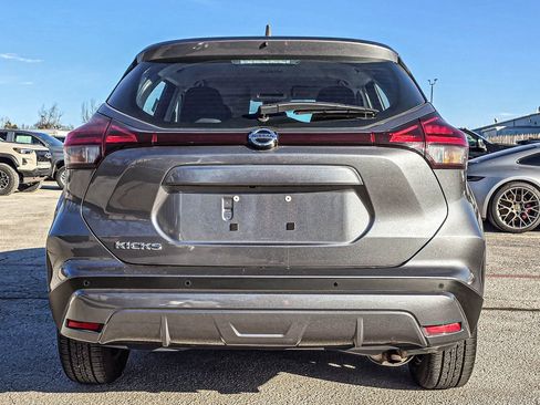 Used 2021 Nissan Kicks S image 5