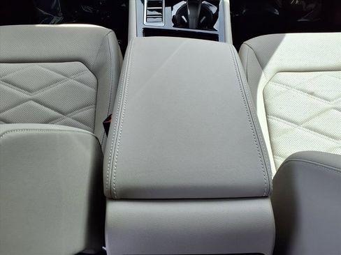 New 2026 Volkswagen Atlas SE image 12