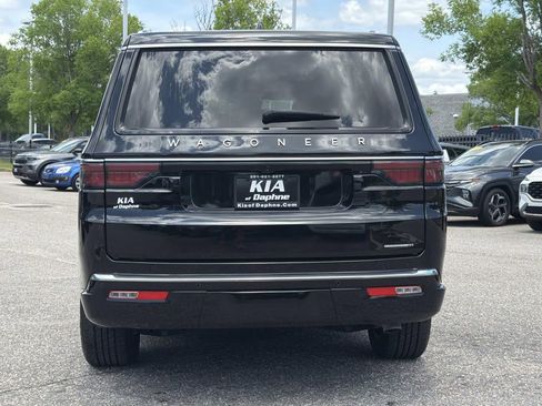 Used 2024 Jeep Wagoneer L Series II RWD image 5