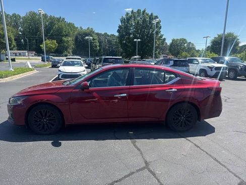 Used 2025 Nissan Altima 2.5 SV w/ SV Special Edition Package FWD image 4