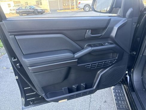 Used 2025 Toyota 4Runner SR5 AWD/4WD image 21
