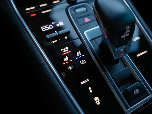 Used 2018 Porsche Panamera image 6