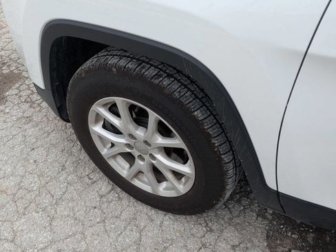 Used 2015 Jeep Cherokee Latitude w/ Cold Weather Group image 14