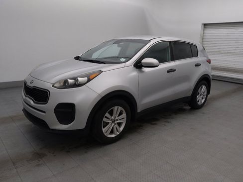 Used 2019 Kia Sportage LX image 2