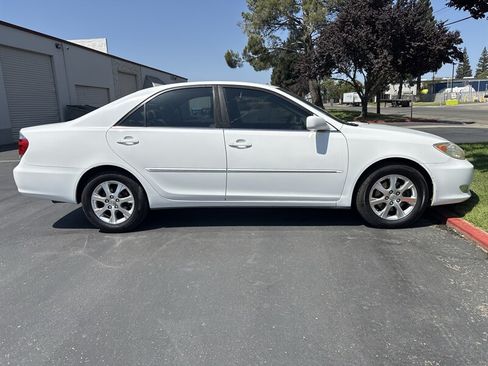 Used 2005 Toyota Camry XLE FWD image 14