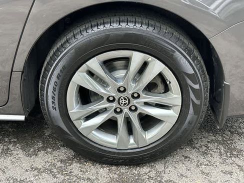 Used 2024 Toyota Sienna XLE w/ XLE Plus Package AWD/4WD image 5