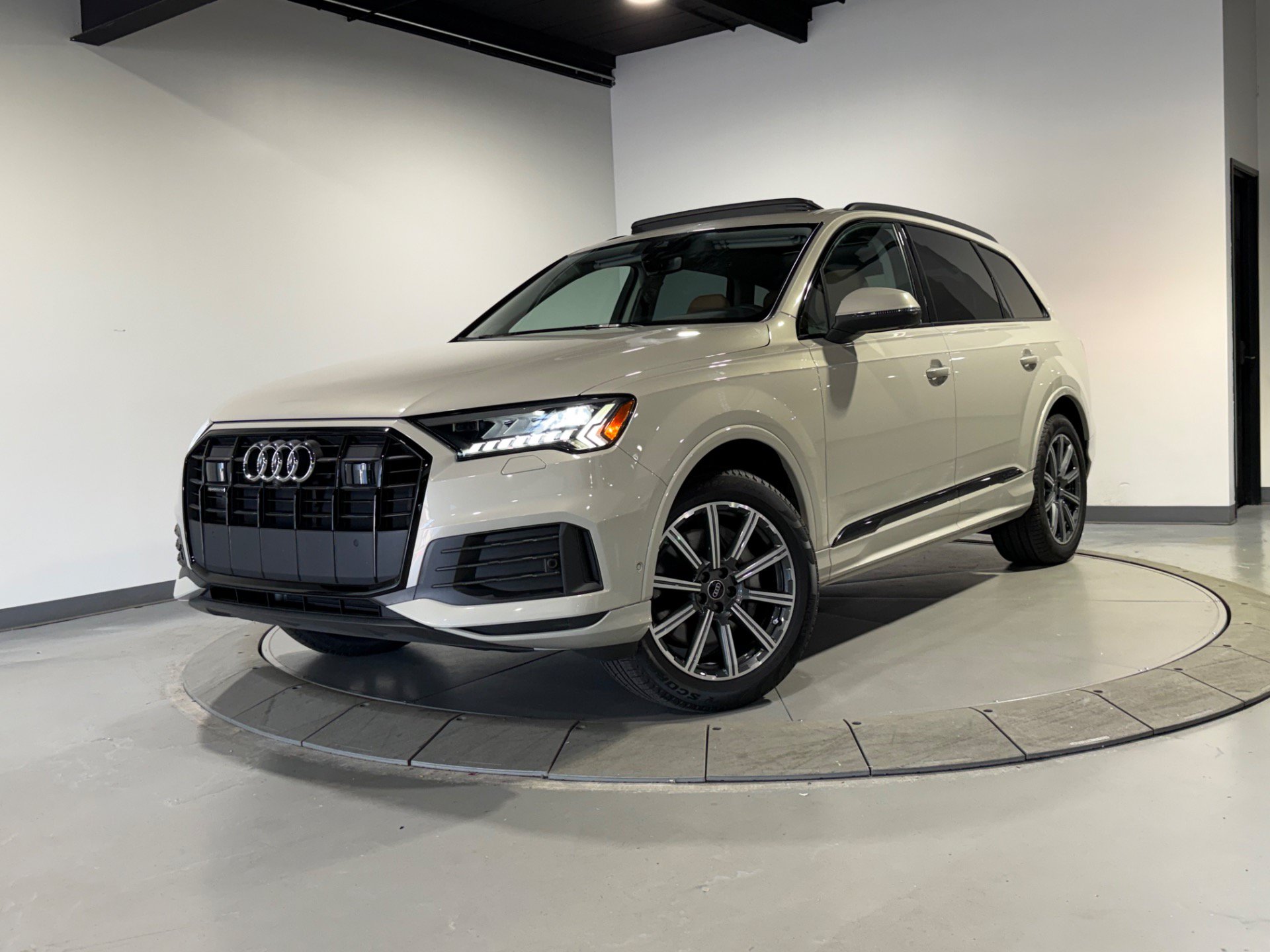 Used 2024 Audi Q7 2.0T Premium Plus w/ Premium Plus Package AWD/4WD image 1