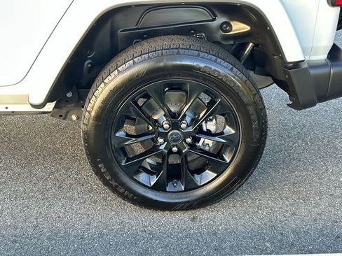 Used 2024 Jeep Wrangler Sahara image 11